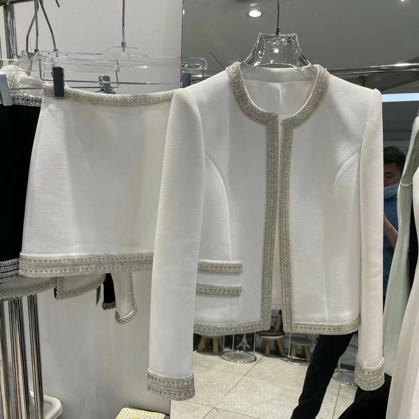 2点購入で200円割引安い 同窓会セットアップ 成人式セットアップ セットアップ 韓国 キラキラ 黒 白 ジャケット カーディガン スカート レディース ビジュー 2点セット 上下セット 無地 ラウン 2点購入で200円割引安い 同窓会セットアップ 成人式セットアップ セットアップ 韓国 キラキラ 黒 白 ジャケット カーディガン スカート レディース ビジュー 2点セット 上下セット 無地 ラウン