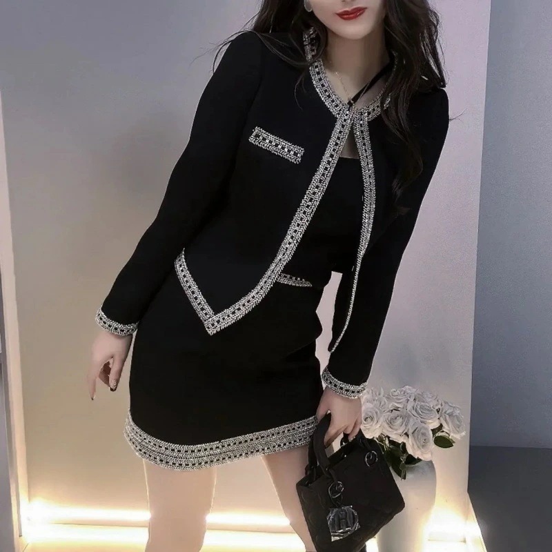 2点購入で200円割引安い 同窓会セットアップ 成人式セットアップ セットアップ 韓国 キラキラ 黒 白 ジャケット カーディガン スカート レディース ビジュー 2点セット 上下セット 無地 ラウン 2点購入で200円割引安い 同窓会セットアップ 成人式セットアップ セットアップ 韓国 キラキラ 黒 白 ジャケット カーディガン スカート レディース ビジュー 2点セット 上下セット 無地 ラウン