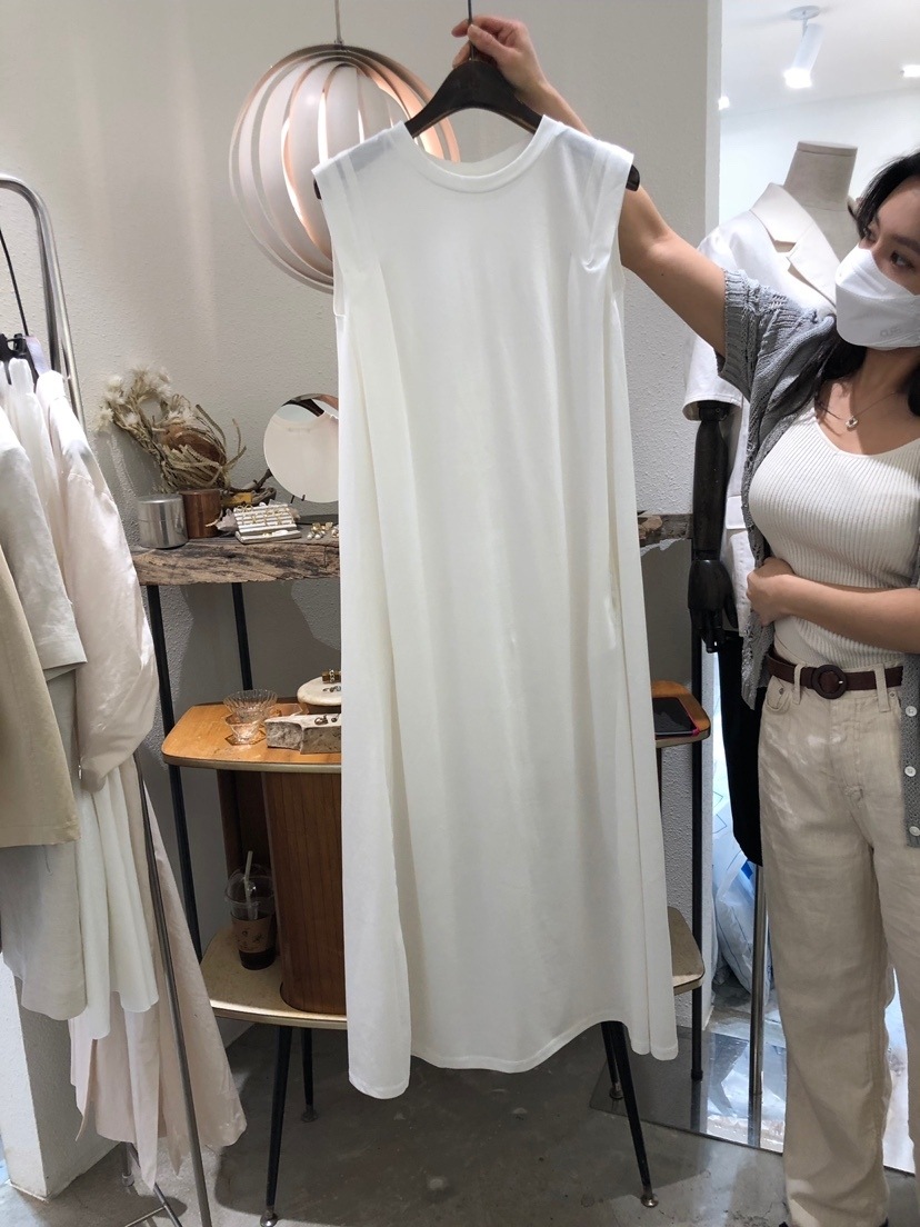 ワンピース 膝丈 袖なし ラウンドネック 細身 ストレート 大人可愛い きれいめ シンプル