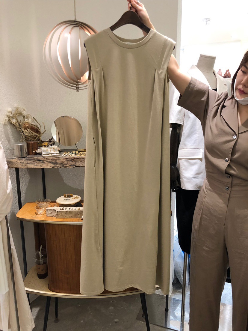 ワンピース 膝丈 袖なし ラウンドネック 細身 ストレート 大人可愛い きれいめ シンプル