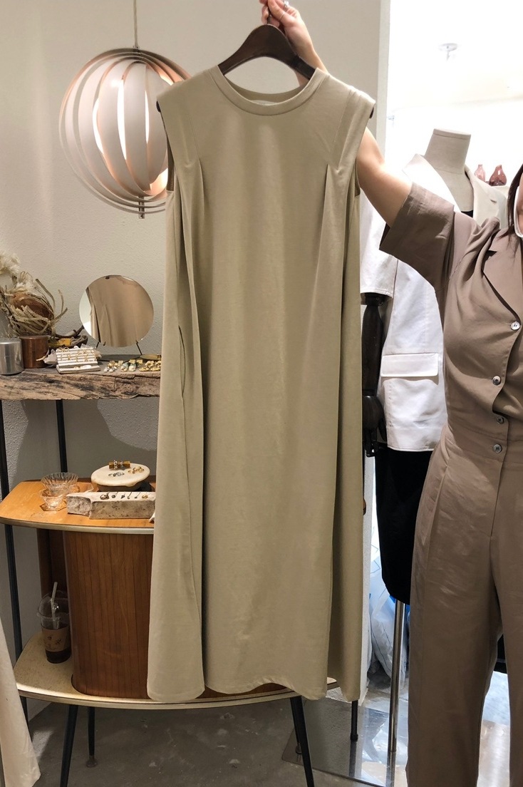 ワンピース 膝丈 袖なし ラウンドネック 細身 ストレート 大人可愛い きれいめ シンプル