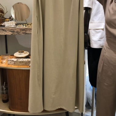 ワンピース 膝丈 袖なし ラウンドネック 細身 ストレート 大人可愛い きれいめ シンプル