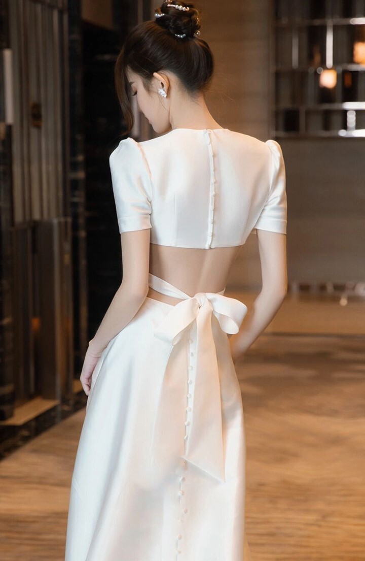 フロントツイスト バックウエストオープン 後ろくるみボタン ドレス ウェディング 結婚式 二次会 ロング マキシ 半袖 深めVネック トレーン Aライン細身 切り替えデザイン バックリボン フロントツイスト バックウエストオープン 後ろくるみボタン ドレス ウェディング 結婚式 二次会 ロング マキシ 半袖 深めVネック トレーン Aライン細身 切り替えデザイン バックリボン