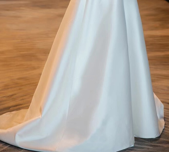 フロントツイスト バックウエストオープン 後ろくるみボタン ドレス ウェディング 結婚式 二次会 ロング マキシ 半袖 深めVネック トレーン Aライン細身 切り替えデザイン バックリボン フロントツイスト バックウエストオープン 後ろくるみボタン ドレス ウェディング 結婚式 二次会 ロング マキシ 半袖 深めVネック トレーン Aライン細身 切り替えデザイン バックリボン