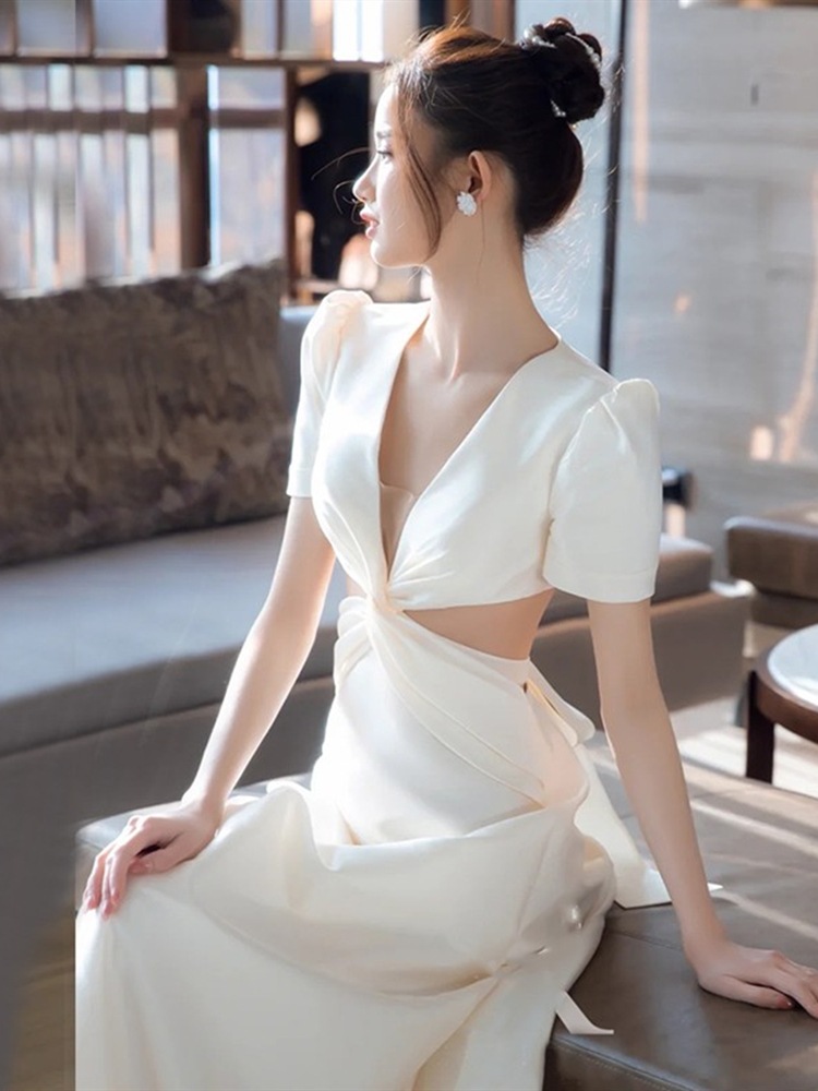 フロントツイスト バックウエストオープン 後ろくるみボタン ドレス ウェディング 結婚式 二次会 ロング マキシ 半袖 深めVネック トレーン Aライン細身 切り替えデザイン バックリボン フロントツイスト バックウエストオープン 後ろくるみボタン ドレス ウェディング 結婚式 二次会 ロング マキシ 半袖 深めVネック トレーン Aライン細身 切り替えデザイン バックリボン