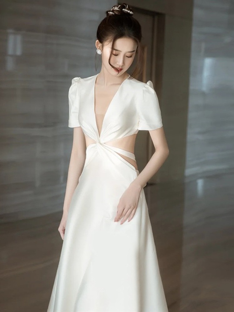 フロントツイスト バックウエストオープン 後ろくるみボタン ドレス ウェディング 結婚式 二次会 ロング マキシ 半袖 深めVネック トレーン Aライン細身 切り替えデザイン バックリボン フロントツイスト バックウエストオープン 後ろくるみボタン ドレス ウェディング 結婚式 二次会 ロング マキシ 半袖 深めVネック トレーン Aライン細身 切り替えデザイン バックリボン