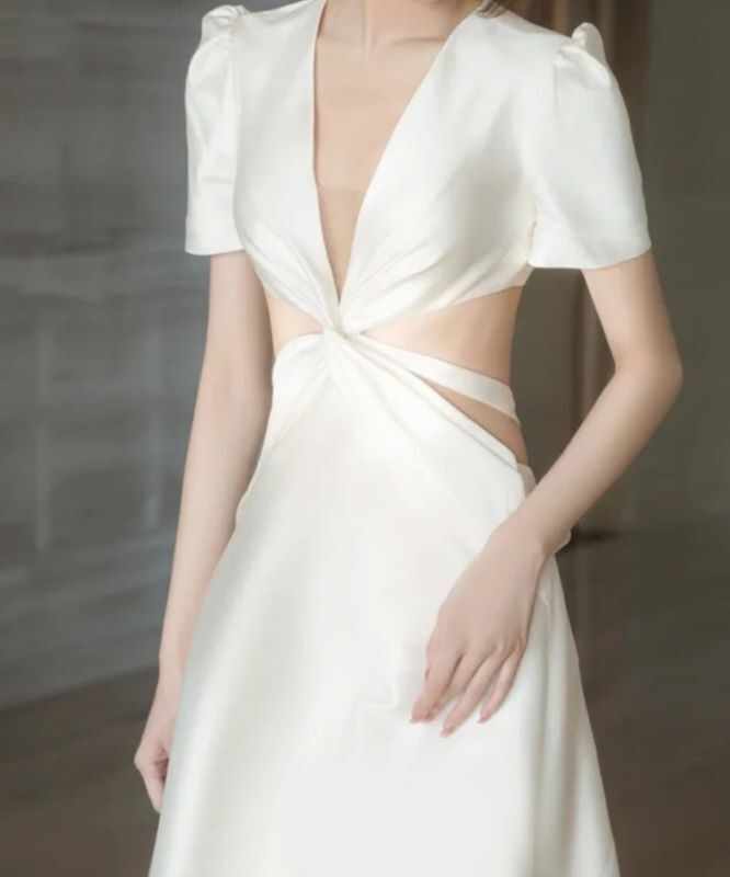 フロントツイスト バックウエストオープン 後ろくるみボタン ドレス ウェディング 結婚式 二次会 ロング マキシ 半袖 深めVネック トレーン Aライン細身 切り替えデザイン バックリボン フロントツイスト バックウエストオープン 後ろくるみボタン ドレス ウェディング 結婚式 二次会 ロング マキシ 半袖 深めVネック トレーン Aライン細身 切り替えデザイン バックリボン