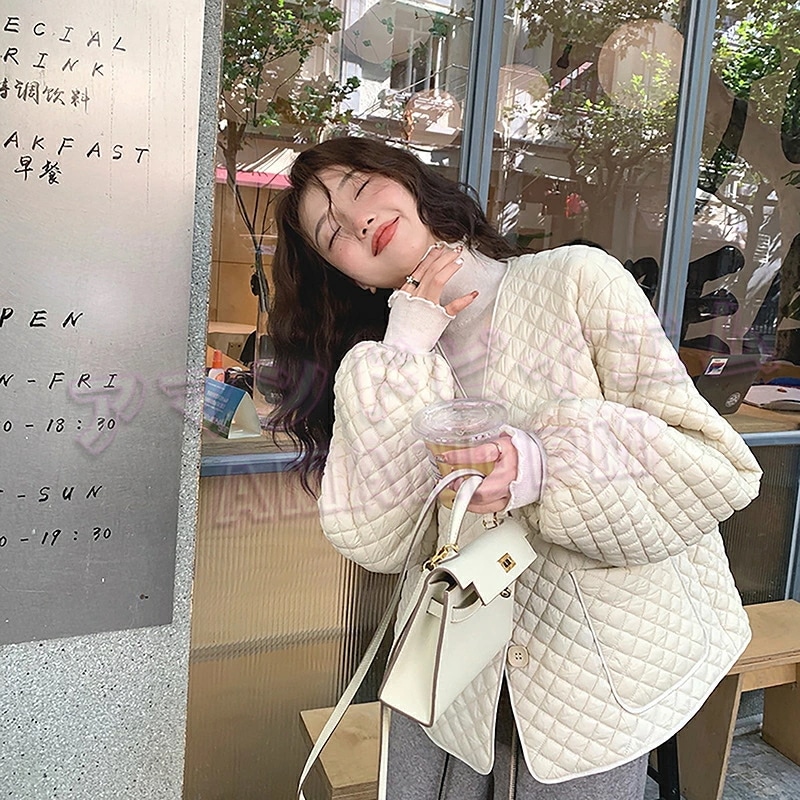 綿服 ダウンコート ダウンジャケット ショート丈 レディース ゆったり コットン 柔らかい ポケット付き 厚手 防寒 暖かい お洒落 ふんわり 白 着回し ふわふわ ウォーム 着膨れ感なく 防寒着 冬