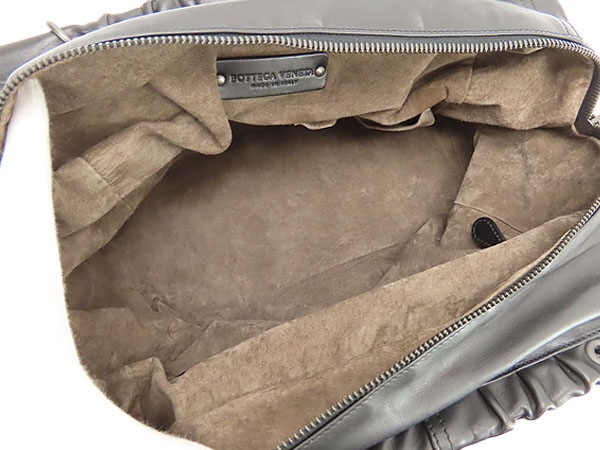 超美品ボッテガヴェネタイントレチャートトートバッグハンドバッグブラックレザー 超美品ボッテガヴェネタイントレチャートトートバッグハンドバッグブラックレザー