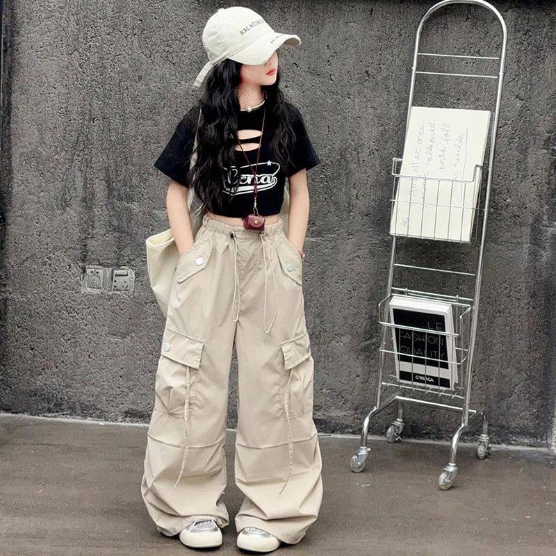 女の子のジャズダンスの服装の訓練の子供のhiphopの街のダンスの揚げ物のショーの服の春と夏の2025の新型のスーツのファッション 女の子のジャズダンスの服装の訓練の子供のhiphopの街のダンスの揚げ物のショーの服の春と夏の2025の新型のスーツのファッション