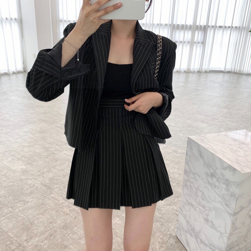 セットアップ レディース 韓国 ジャケット スカート 2点セット おしゃれ かわいい 黒 ストライプ 上下セット スーツ ミディアム丈 ピークドラペル 袖ボタン 中厚手 春秋 ヨークスカート ミニスカ