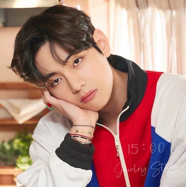 BTS テテ V 着用ブレスレット レッド BTS テテ着用風シルバーチャームブレスレット☆レッド☆ - メルカリ