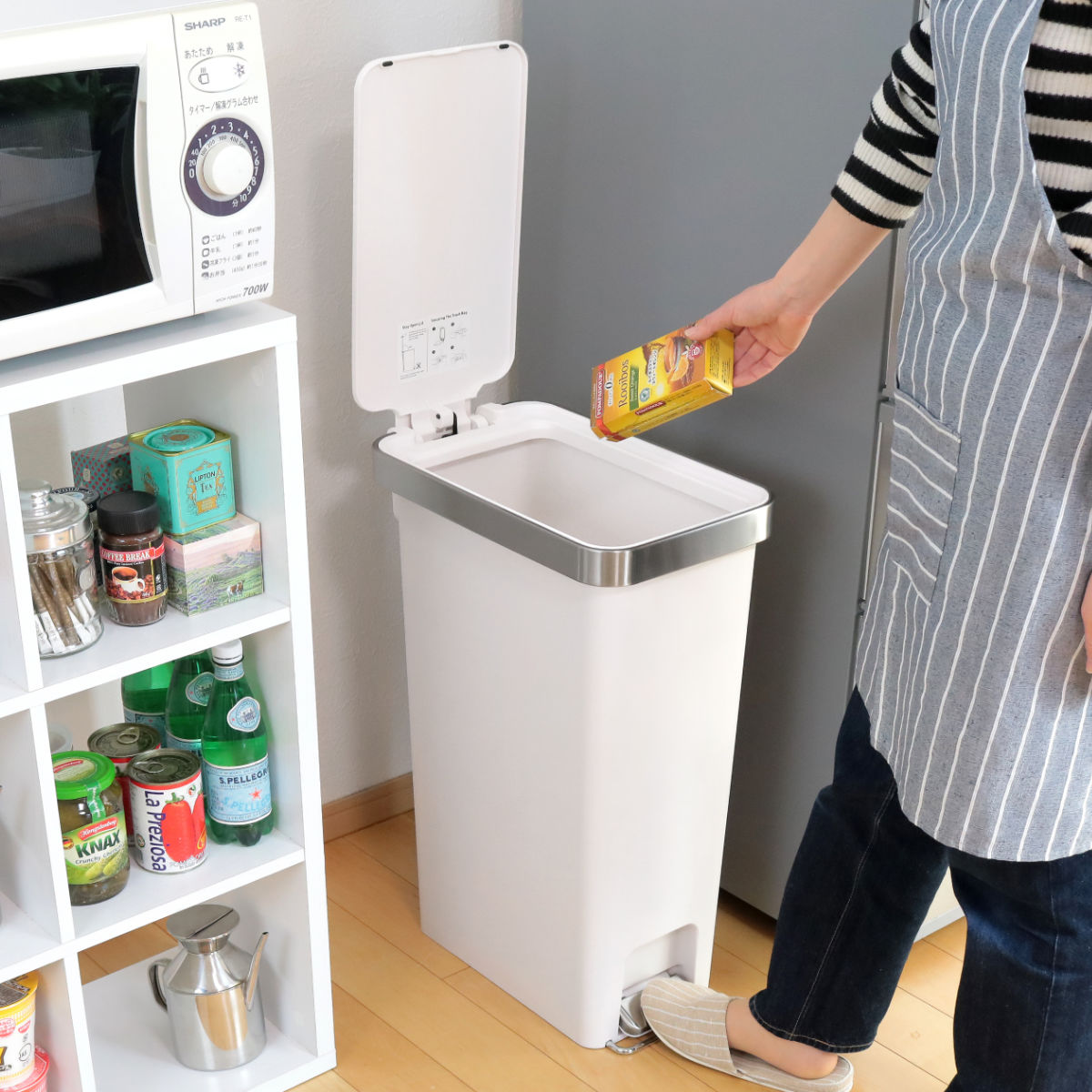 EKO ゴミ箱 40L ハナステップビン イーケーオー ごみ箱 40リットル ペダル スリム 分別 ふた付き 幅25 1年保証付き ダストボックス ペダル式 シンプル ホワイト ブラック