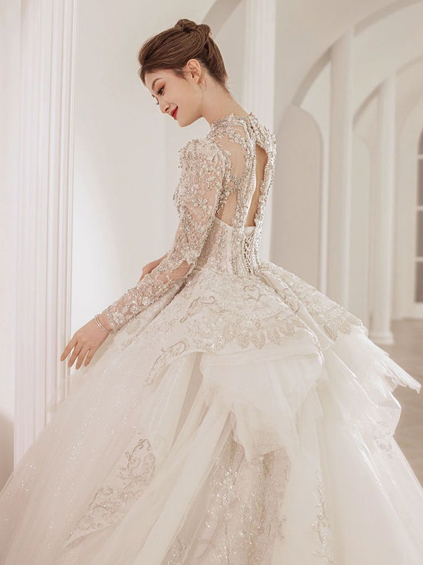 ボリュームが豪華LoveryWedding高級ウエディングドレス9号11号13