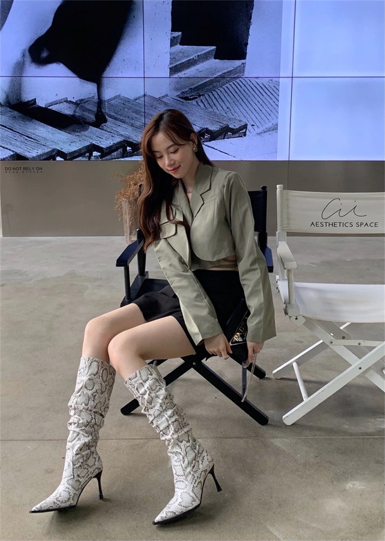 早い者勝ち 2025年夏 スパイクシューズ 細ヒール ロングブーツ ヘビ柄 シワ レディース スタックブーツポインテッドトゥ 快適である 中ヒール 長靴 高筒ブーツ 早い者勝ち 2025年夏 スパイクシューズ 細ヒール ロングブーツ ヘビ柄 シワ レディース スタックブーツポインテッドトゥ 快適である 中ヒール 長靴 高筒ブーツ