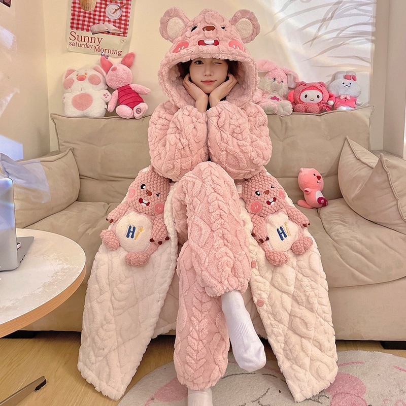 秋冬のサンゴの絨毯の三層の綿を挟んで寝ている服の女性とベルベットの厚い冬のバスローブのパジャマの新しい家庭服