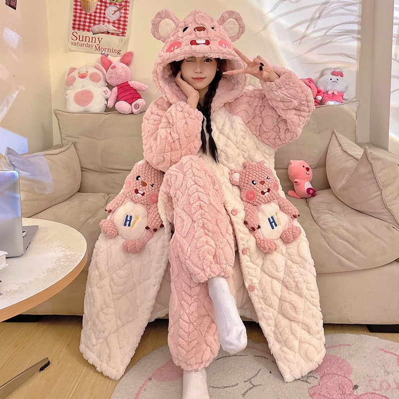 秋冬のサンゴの絨毯の三層の綿を挟んで寝ている服の女性とベルベットの厚い冬のバスローブのパジャマの新しい家庭服