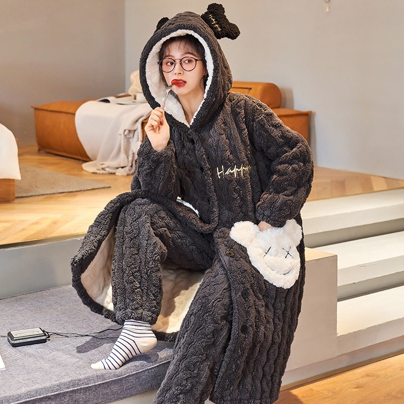 秋冬のサンゴの絨毯の三層の綿を挟んで寝ている服の女性とベルベットの厚い冬のバスローブのパジャマの新しい家庭服