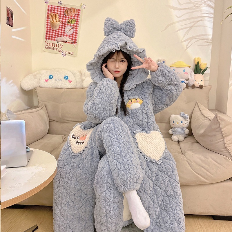 秋冬のサンゴの絨毯の三層の綿を挟んで寝ている服の女性とベルベットの厚い冬のバスローブのパジャマの新しい家庭服