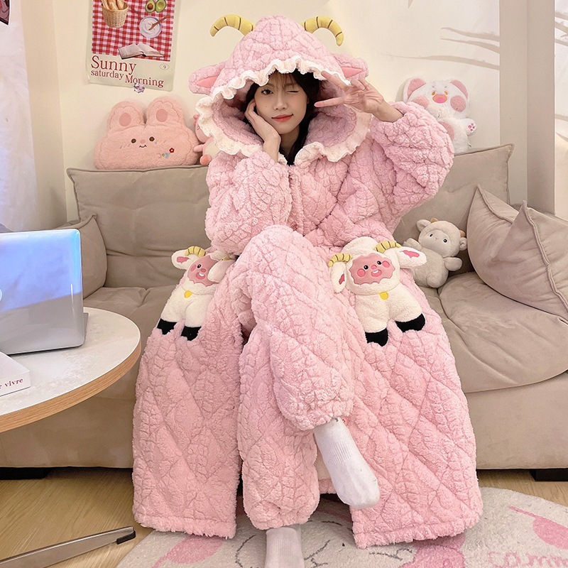 秋冬のサンゴの絨毯の三層の綿を挟んで寝ている服の女性とベルベットの厚い冬のバスローブのパジャマの新しい家庭服