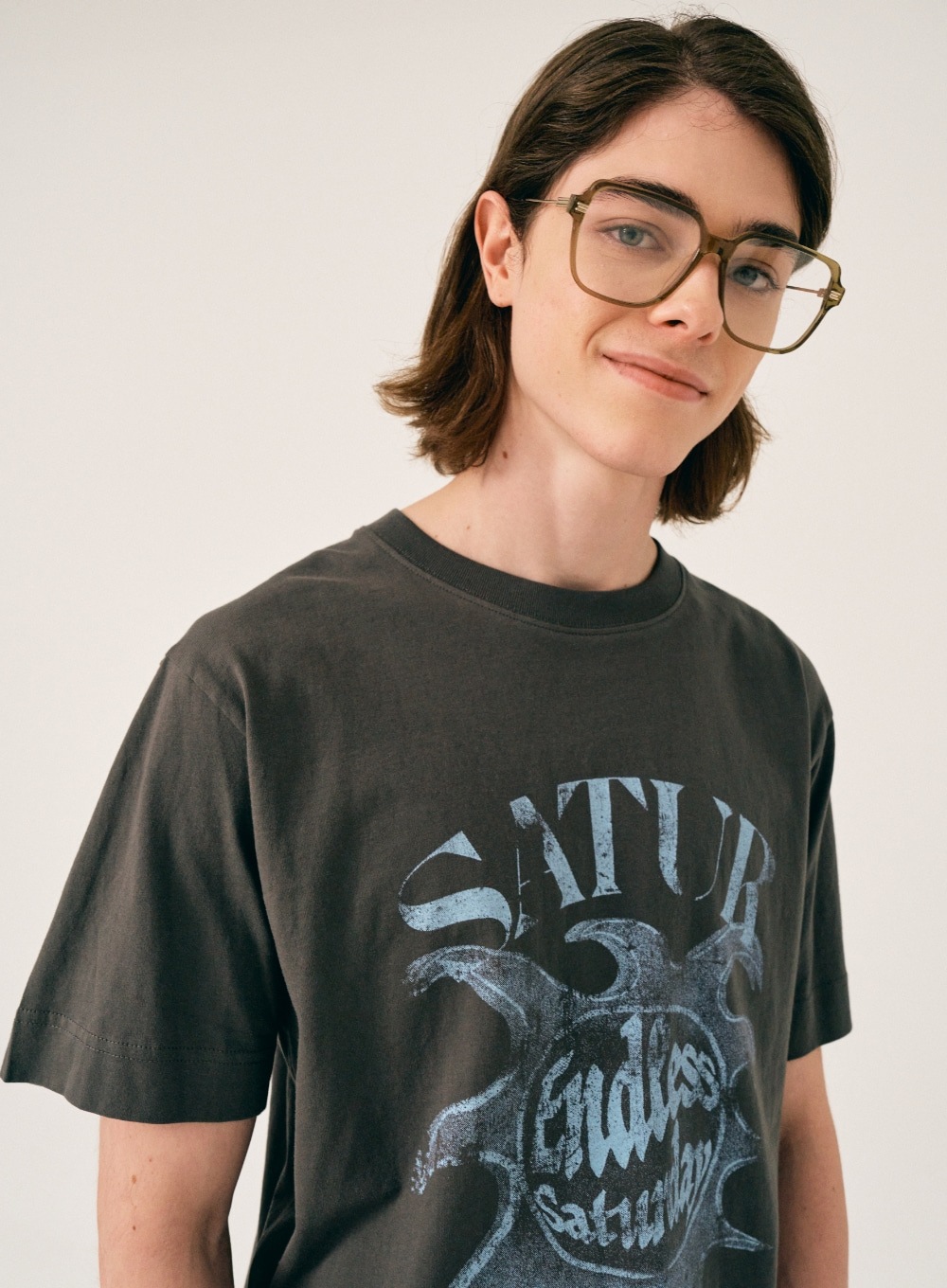 SATUR】 SUN RETRO GRAPHIC T-SHIRTS : CHARCOAL BLUE SATUR】 SUN RETRO GRAPHIC T-SHIRTS : CHARCOAL BLUE