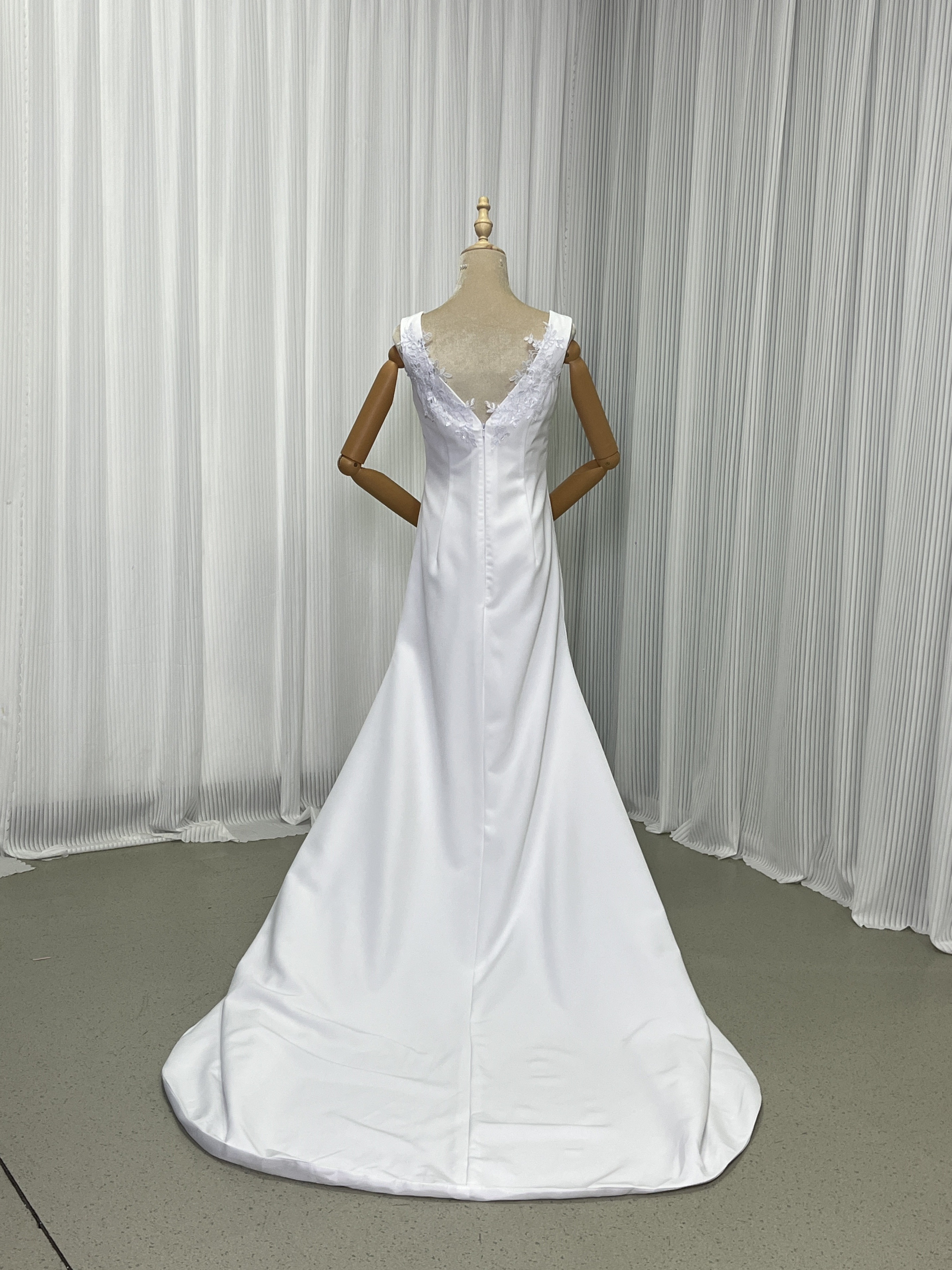 ウエディングドレス ホワイト レース Vネックドレス ファスナー トレーン 謝恩会