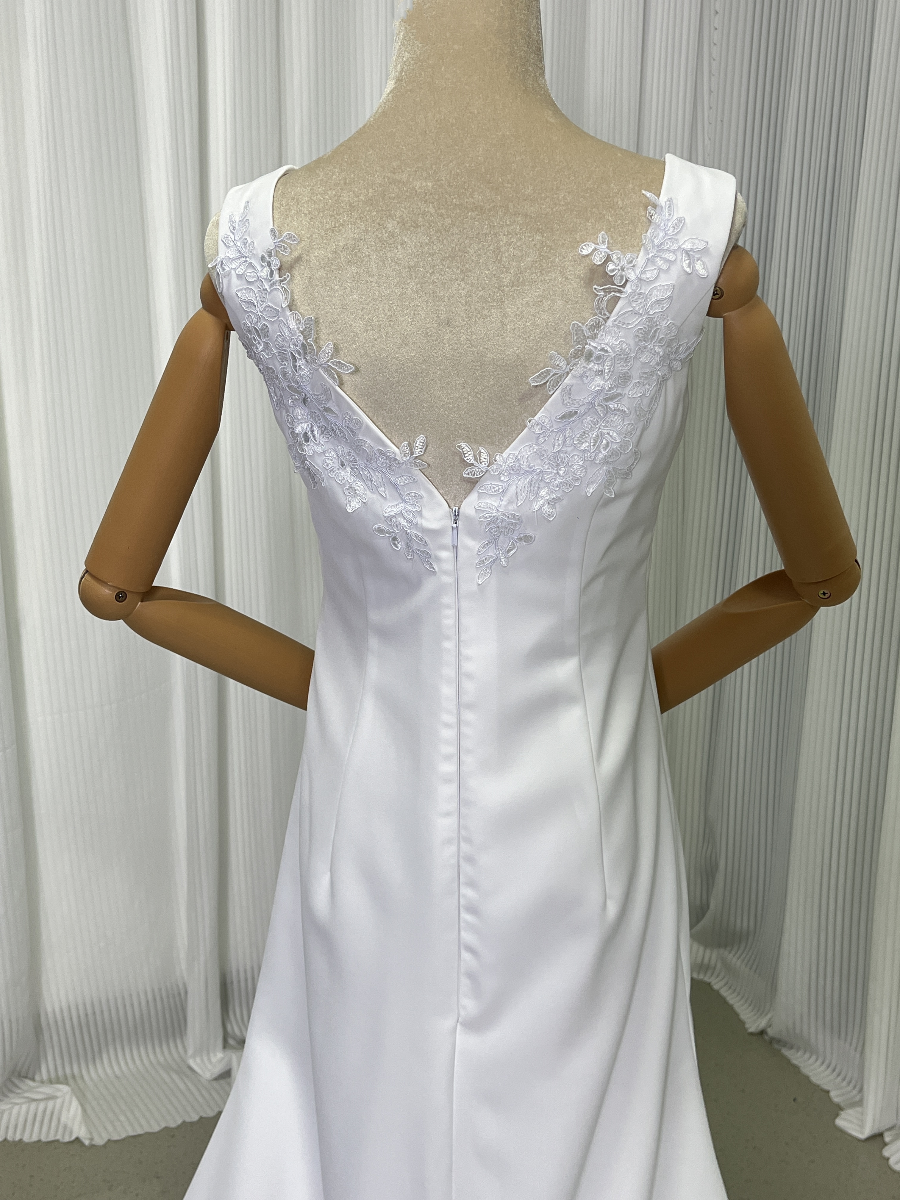 ウエディングドレス ホワイト レース Vネックドレス ファスナー トレーン 謝恩会