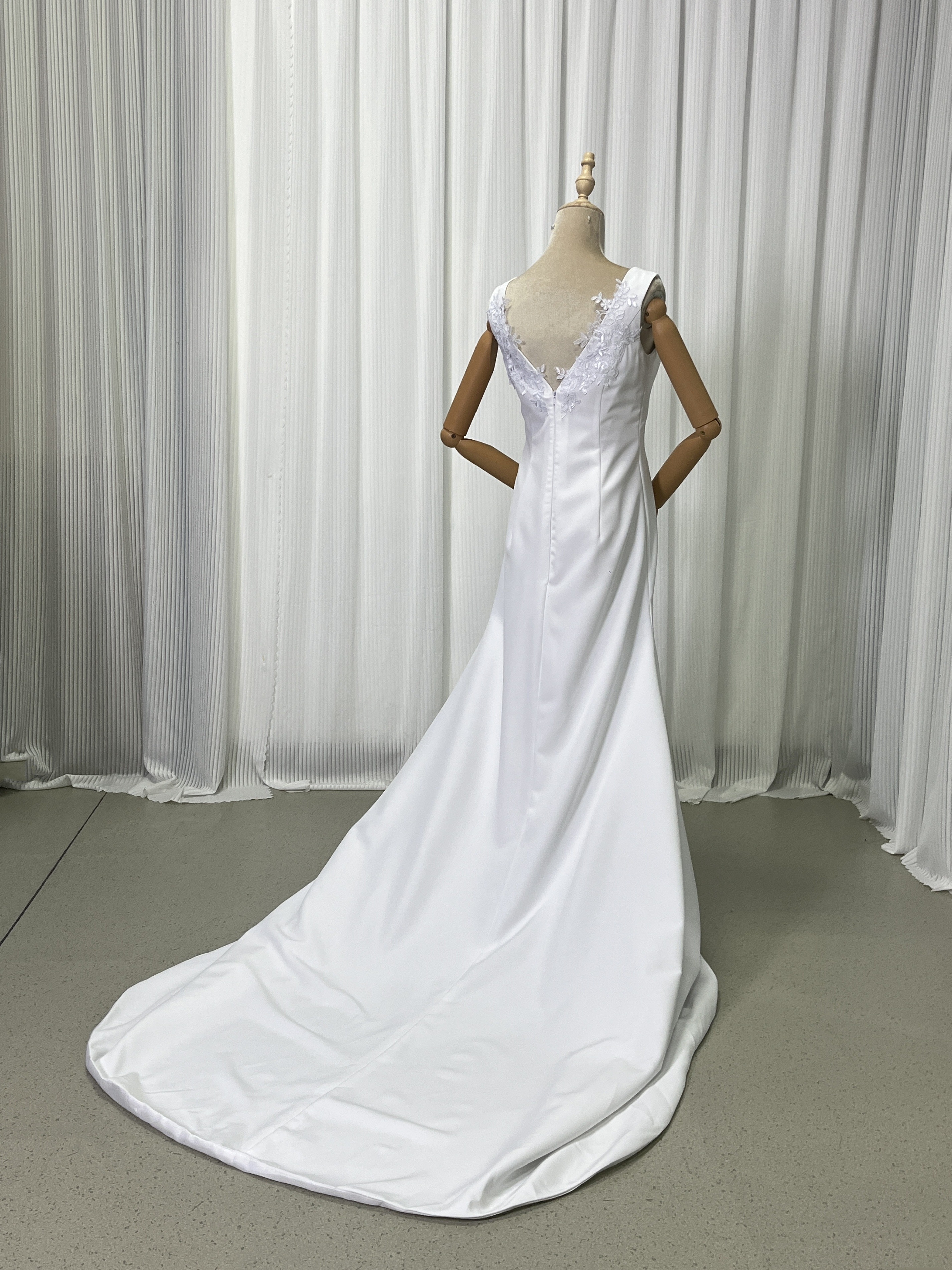 ウエディングドレス ホワイト レース Vネックドレス ファスナー トレーン 謝恩会