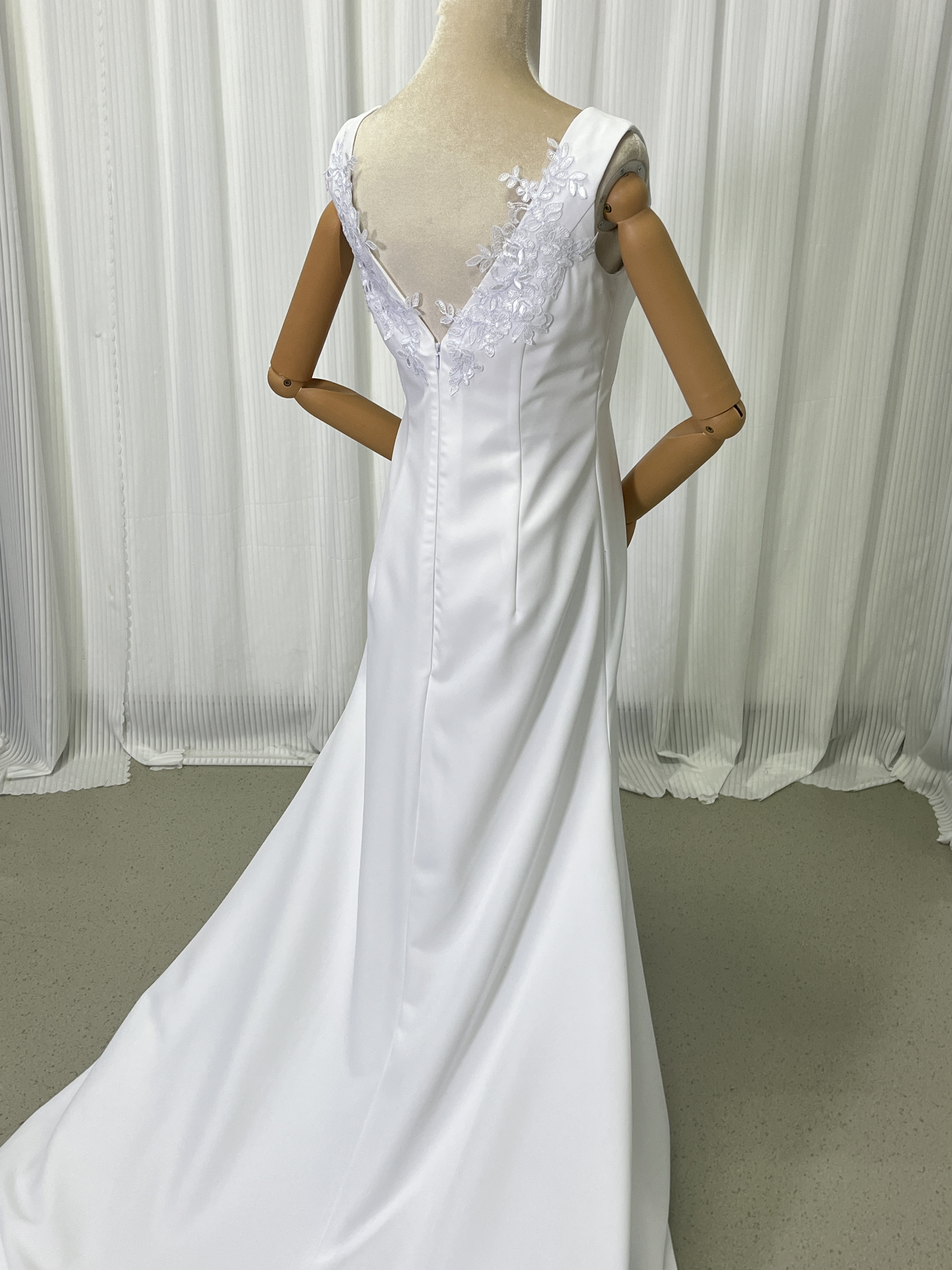 ウエディングドレス ホワイト レース Vネックドレス ファスナー トレーン 謝恩会