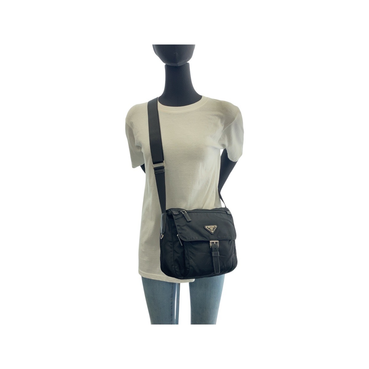 美品 テスート 三角ロゴプレート ブラック 黒 シルバー金具 ナイロン ショルダーバッグ メッセンジャーバッグ メンズ 501960 美品 テスート 三角ロゴプレート ブラック 黒 シルバー金具 ナイロン ショルダーバッグ メッセンジャーバッグ メンズ 501960