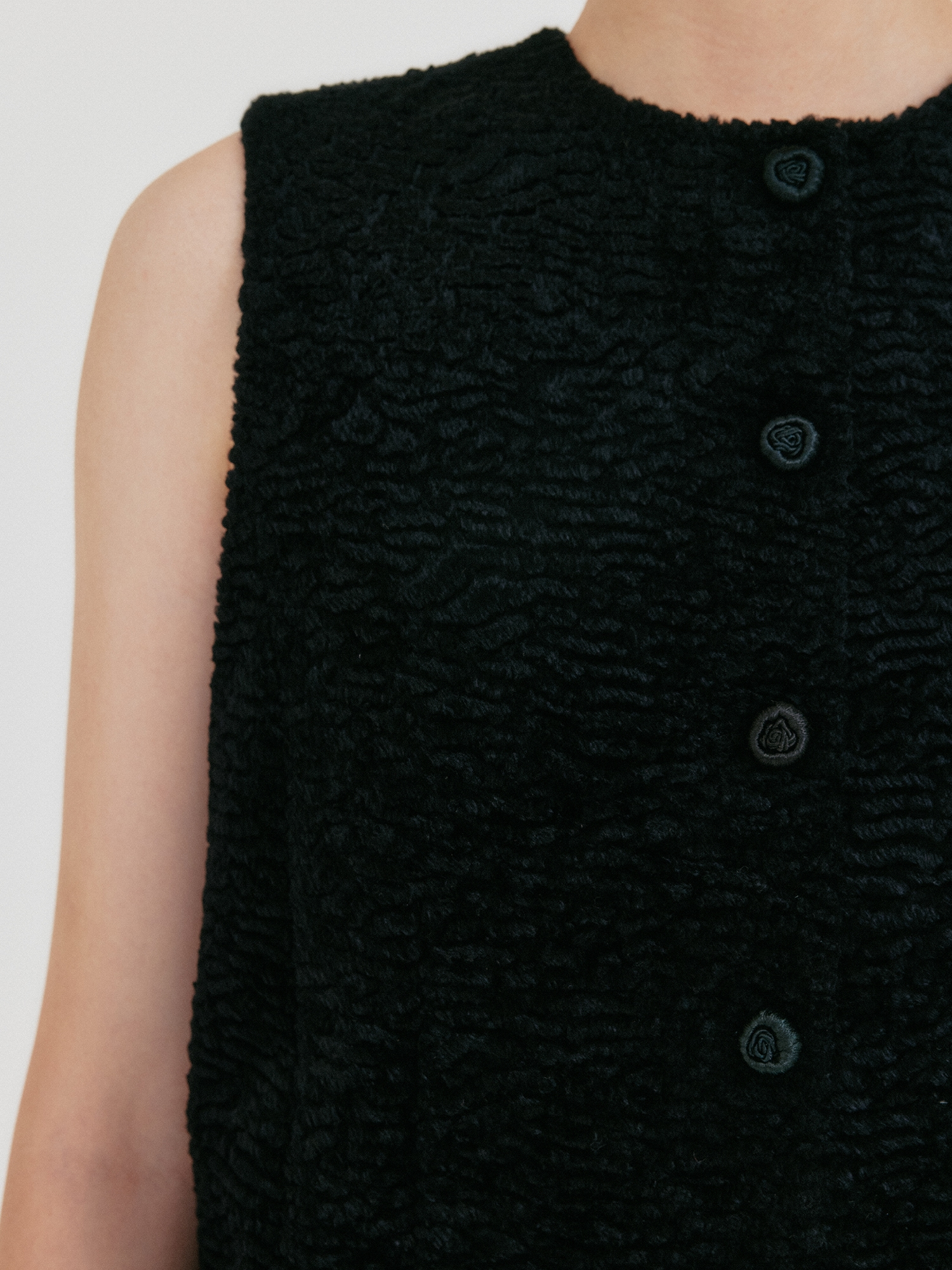 【EENK】送料/関税込 24FW ZIVE Crewneck Waistcoat - Black 【EENK】送料/関税込 24FW ZIVE Crewneck Waistcoat - Black