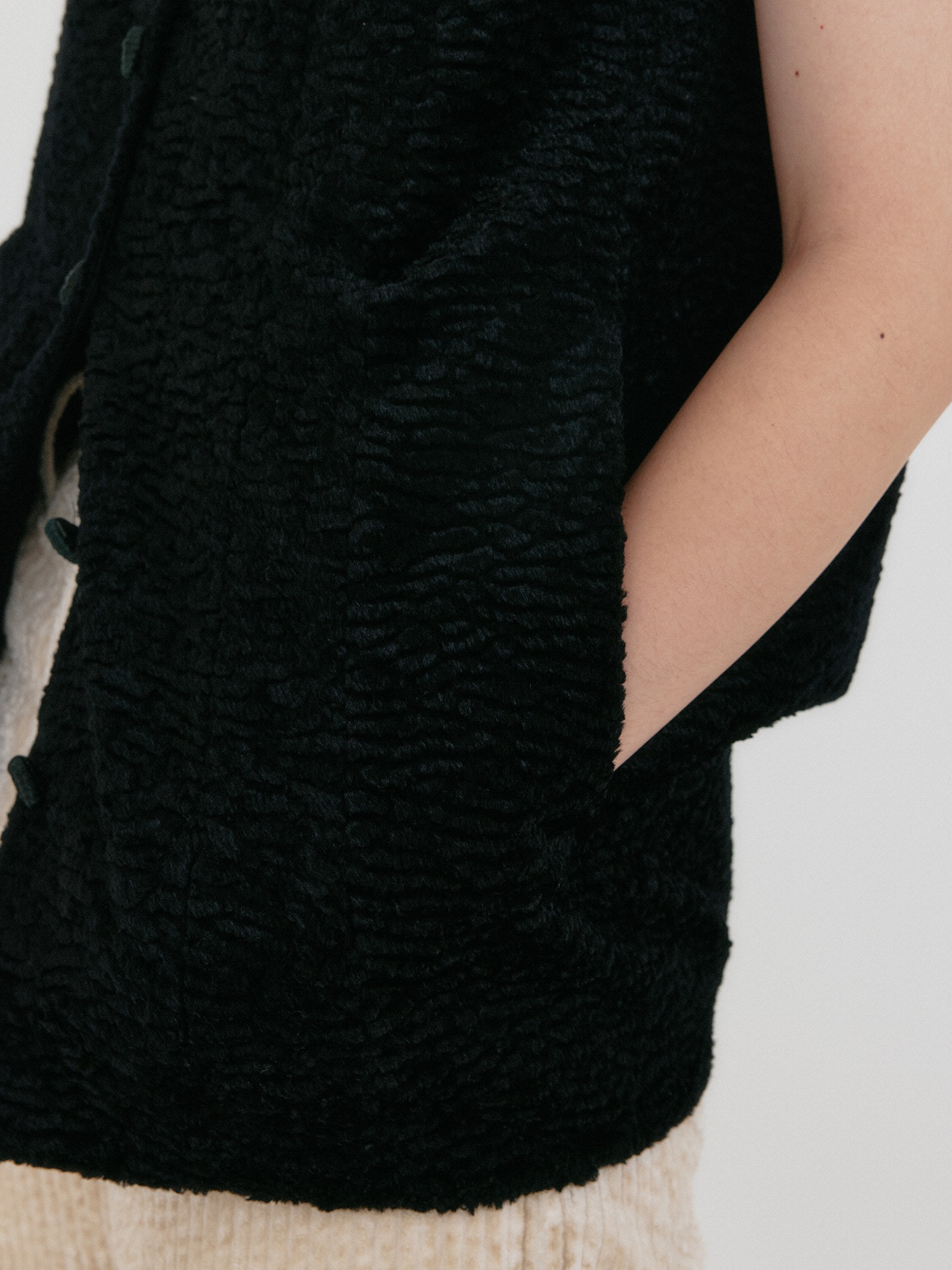 【EENK】送料/関税込 24FW ZIVE Crewneck Waistcoat - Black 【EENK】送料/関税込 24FW ZIVE Crewneck Waistcoat - Black