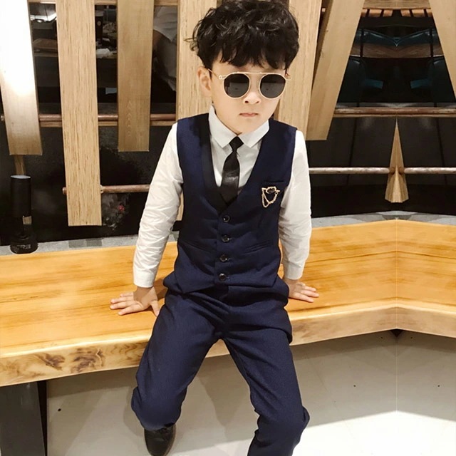 子供スーツ 5点セット ジャケット＋ベスト＋ズボン＋シャツ＋ネクタイ 男の子スーツ 入学式 卒業式 ネイビー タキシード 礼服 結婚式 子供服 子どもスーツ 紺色 キッズスーツ ピアノ発表会 演奏会