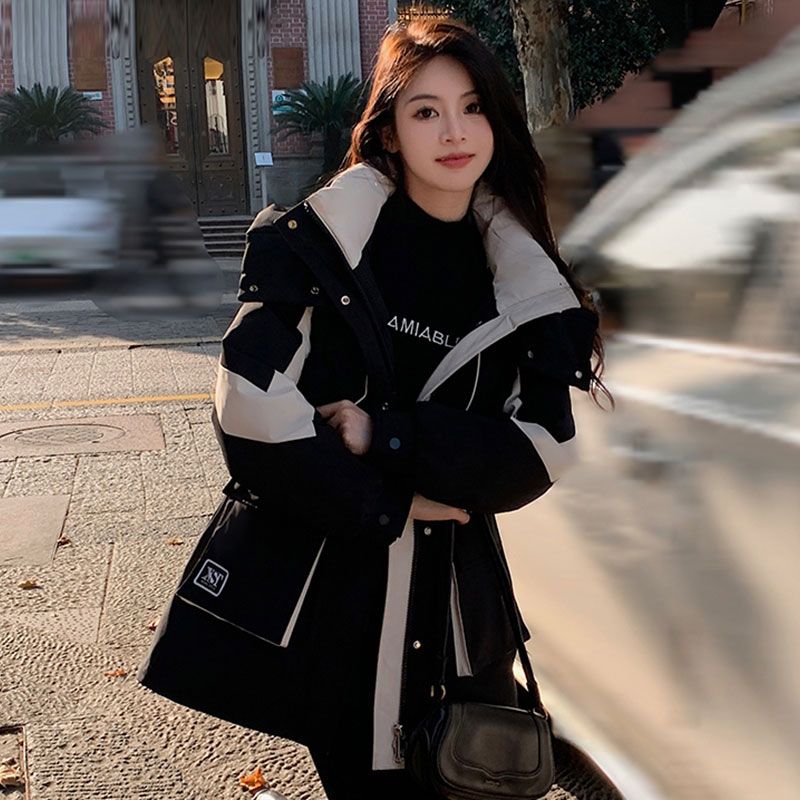 2023冬の新型の中長型パイクダウンジャケット冬の小柄な腰と帽子を収めた突撃服保温コート