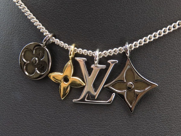 新品同様ルイヴィトンペンダントLVインスティンクトネックレスペンダントシルバーガンメタリックシルバーゴールドM00521 新品同様ルイヴィトンペンダントLVインスティンクトネックレスペンダントシルバーガンメタリックシルバーゴールドM00521