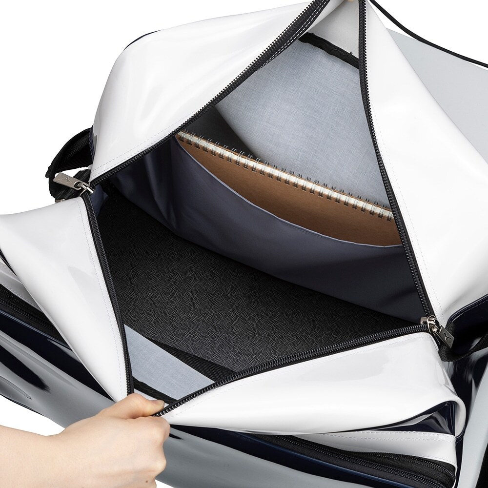 セカンドバッグ エナメル 1FJDB022-09 セカンドバッグ エナメル 1FJDB022-09