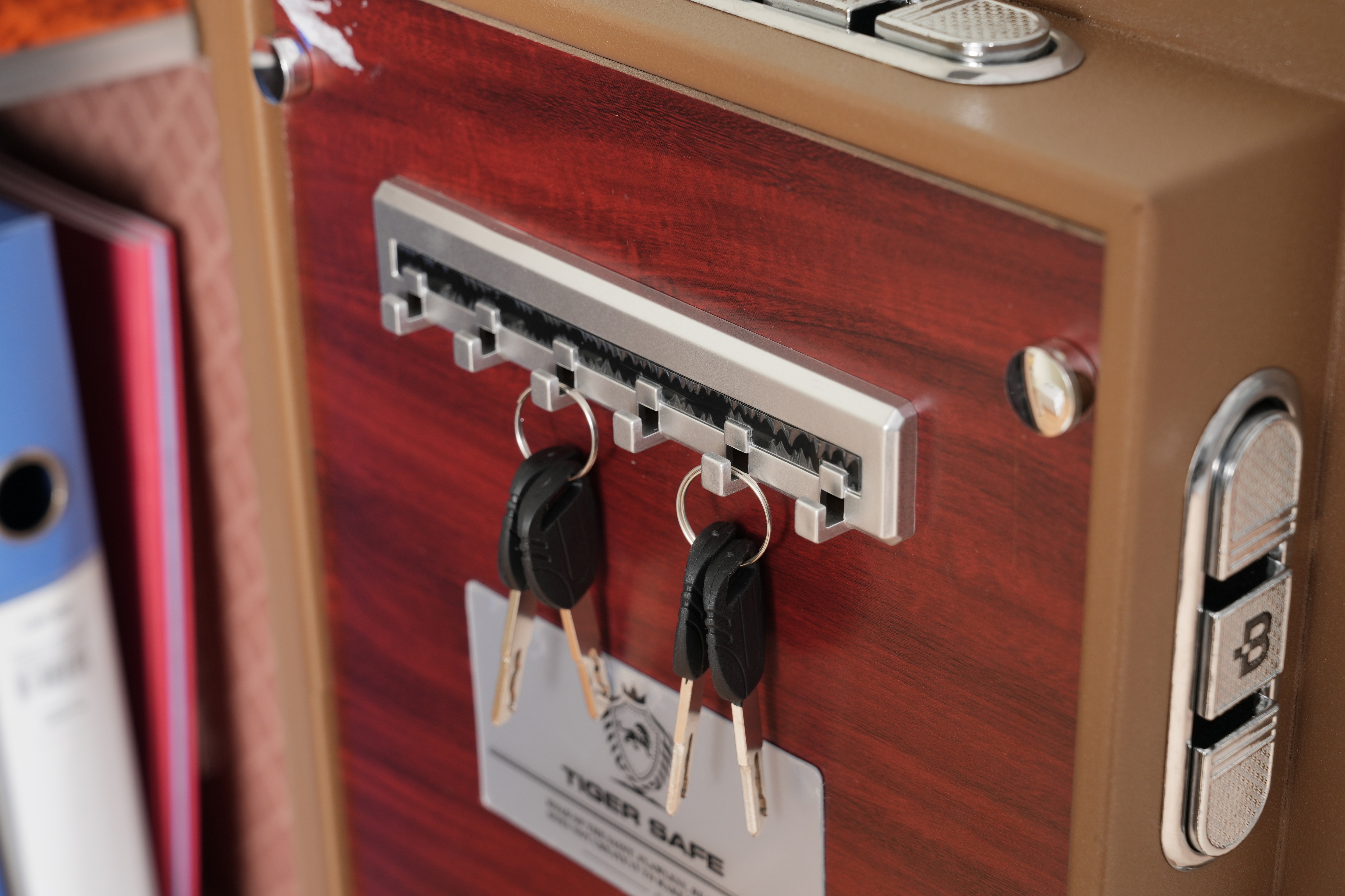 114金庫 家庭用 59.5L 指紋認証 防犯金庫 大型金庫 緊急電池ボックス付き アラーム機能付き 鍵付き 防盗 旅館 店舗 事務所 ホテル 業務用 日本語取扱説明書付 書類保管 a4ファイル 壁に 114金庫 家庭用 59.5L 指紋認証 防犯金庫 大型金庫 緊急電池ボックス付き アラーム機能付き 鍵付き 防盗 旅館 店舗 事務所 ホテル 業務用 日本語取扱説明書付 書類保管 a4ファイル 壁に