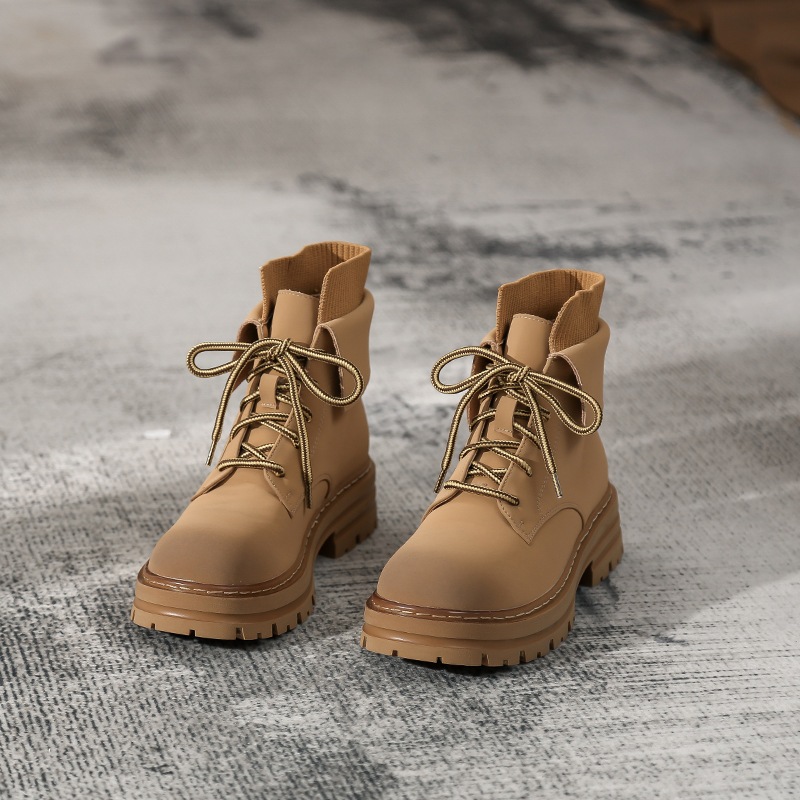 真皮高マーチンブーツ女性秋の厚底揚げ街のイエローブーツの前に柔らかい皮の太さと短い靴の子供がいます 真皮高マーチンブーツ女性秋の厚底揚げ街のイエローブーツの前に柔らかい皮の太さと短い靴の子供がいます