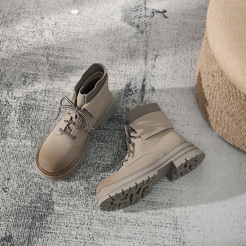 真皮高マーチンブーツ女性秋の厚底揚げ街のイエローブーツの前に柔らかい皮の太さと短い靴の子供がいます 真皮高マーチンブーツ女性秋の厚底揚げ街のイエローブーツの前に柔らかい皮の太さと短い靴の子供がいます