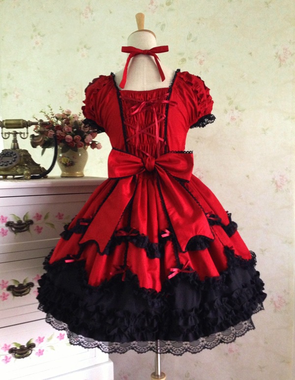 【急速発送】ロリータ洋装レース宮廷ドレスCOS舞踏会ポンポン半袖ゴシックプリンセスワンピース秋の万能アイテム