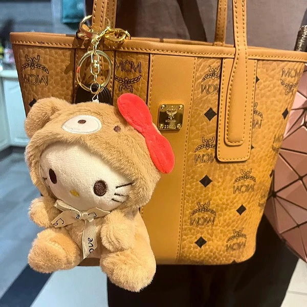 Qoo10] ハローキティも寒くなるとクマの着ぐるみを