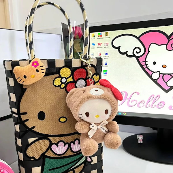 ◆レア◆くまの着ぐるみを着キティーちゃんキーホルダー Qoo10] ハローキティも寒くなるとクマの着ぐるみを