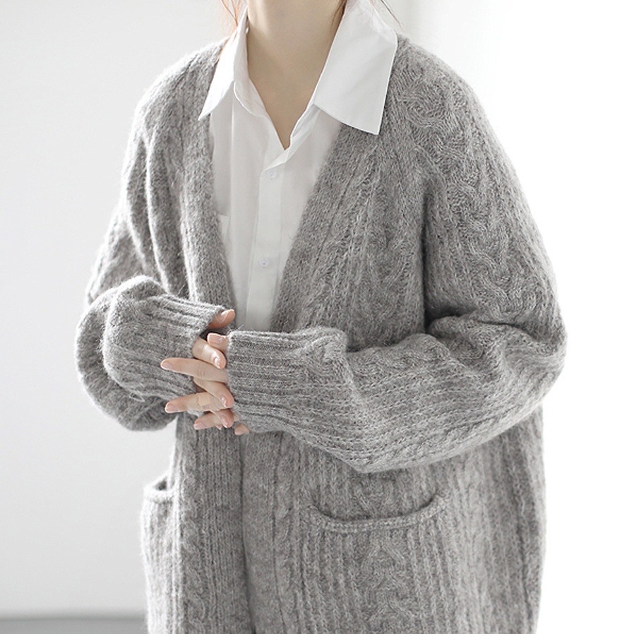 トップス カーディガン ニットカーディガン 長袖 Vネック ミディアム丈 ポケット 萌袖 かわいい 大人可愛い きれいめ シンプル 上品 おしゃれ かっこいい カジュアル レトロ こなれ感 個性的