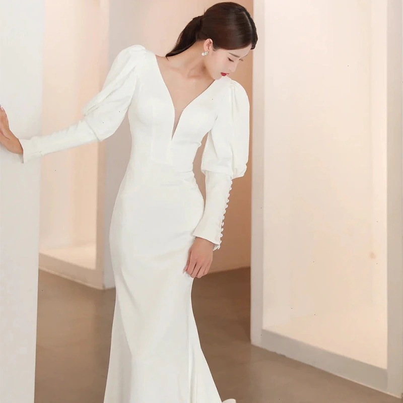 フランス式の軽いウェディングドレスの春の新型の新婦のサテンの魚の尾の復古的な外出の紗の長袖は尾を引きずって客を迎えます フランス式の軽いウェディングドレスの春の新型の新婦のサテンの魚の尾の復古的な外出の紗の長袖は尾を引きずって客を迎えます