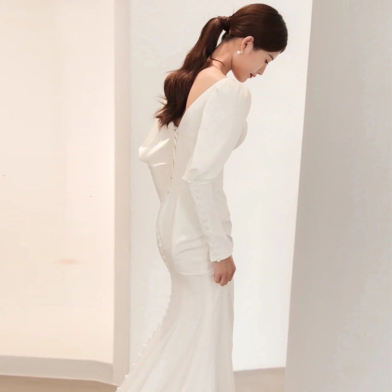 フランス式の軽いウェディングドレスの春の新型の新婦のサテンの魚の尾の復古的な外出の紗の長袖は尾を引きずって客を迎えます フランス式の軽いウェディングドレスの春の新型の新婦のサテンの魚の尾の復古的な外出の紗の長袖は尾を引きずって客を迎えます