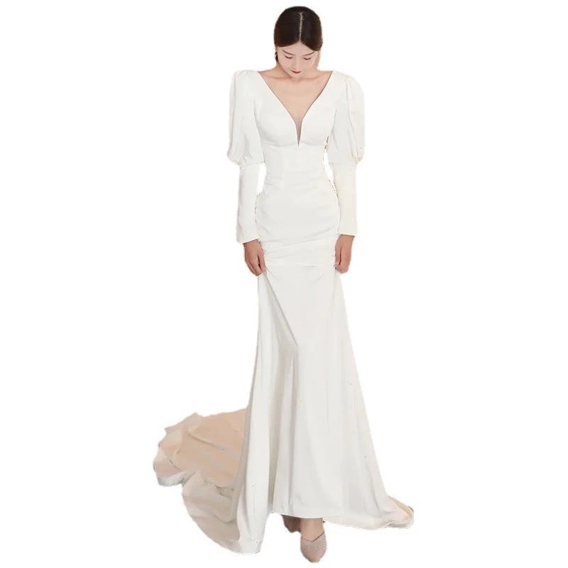 フランス式の軽いウェディングドレスの春の新型の新婦のサテンの魚の尾の復古的な外出の紗の長袖は尾を引きずって客を迎えます フランス式の軽いウェディングドレスの春の新型の新婦のサテンの魚の尾の復古的な外出の紗の長袖は尾を引きずって客を迎えます