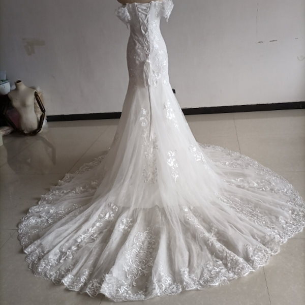 高品質マーメイドライン　ウェディングドレス　オフショルダー3D立体レース刺繍 高品質！ マーメイドライン ウェディングドレス オフショルダー
