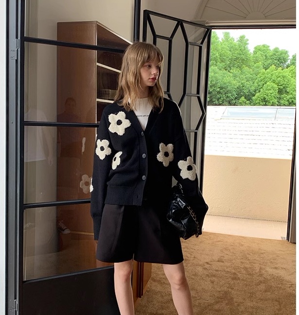 アウター カーディガン 袖あり 長袖 Vネック かわいい 大人可愛い カジュアル 大人 おしゃれ お洒落 レトロ 大人女子 こなれ感 ガーリー ルーズ 個性的 主役級 存在感 美容師