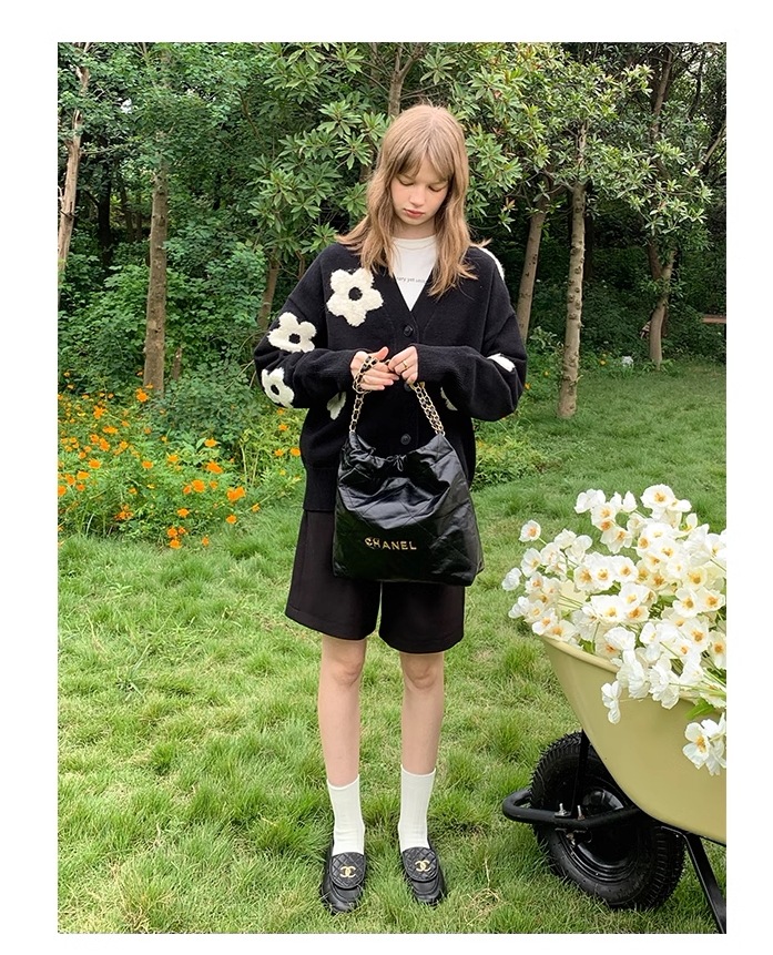 アウター カーディガン 袖あり 長袖 Vネック かわいい 大人可愛い カジュアル 大人 おしゃれ お洒落 レトロ 大人女子 こなれ感 ガーリー ルーズ 個性的 主役級 存在感 美容師