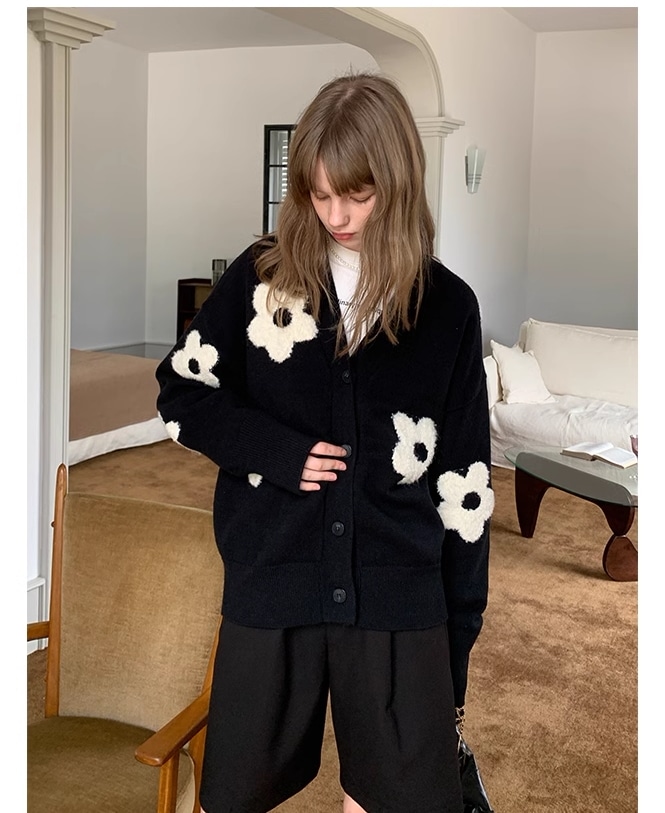 アウター カーディガン 袖あり 長袖 Vネック かわいい 大人可愛い カジュアル 大人 おしゃれ お洒落 レトロ 大人女子 こなれ感 ガーリー ルーズ 個性的 主役級 存在感 美容師